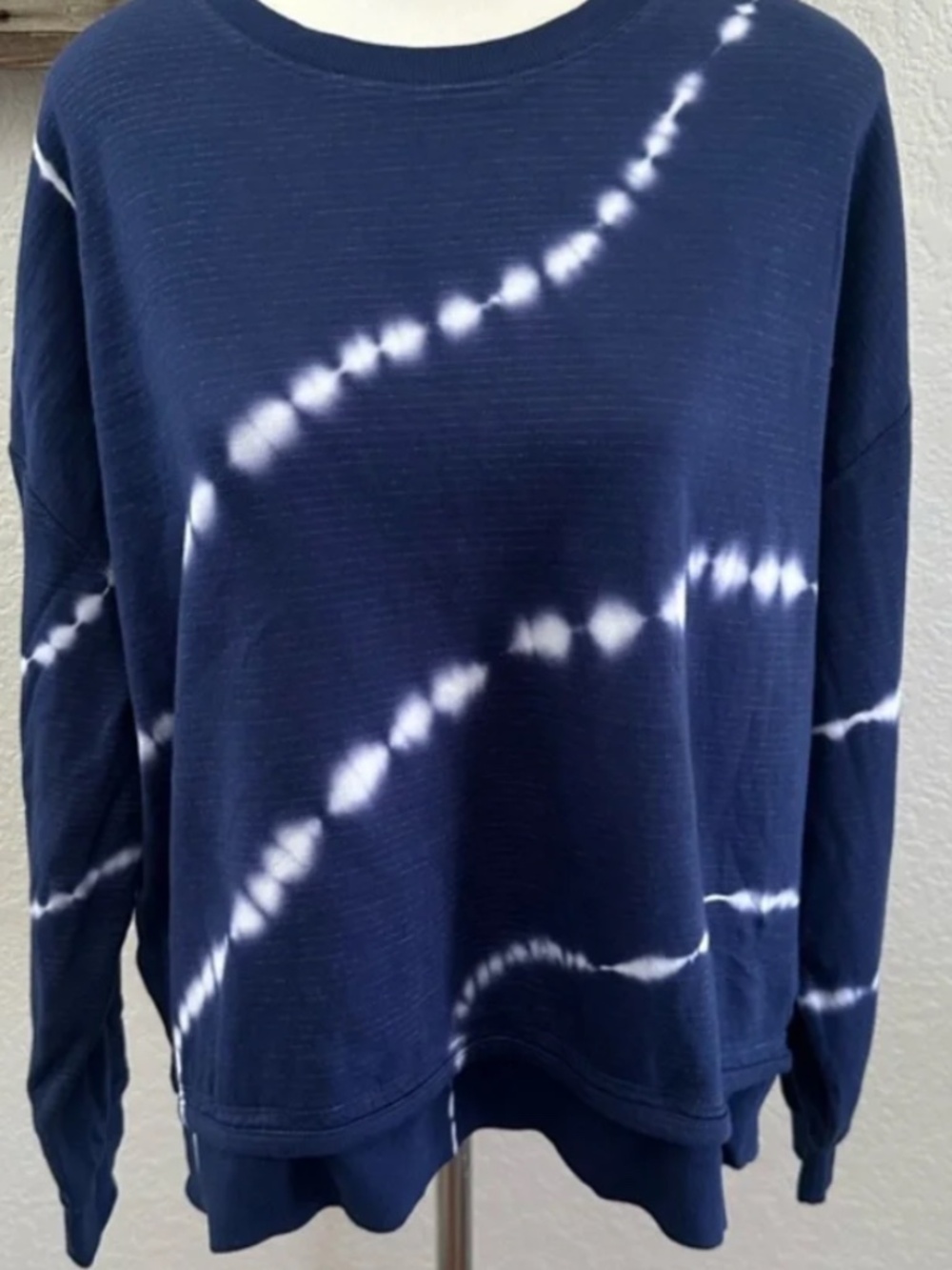 Athleta Sundown Sweatshirt Tie Dye Dark Blue Size: L